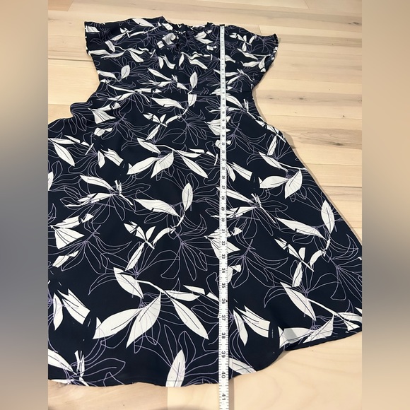 Banana Republic Twist Neck Floral Navy Dress Size 6 - Picture 4 of 13